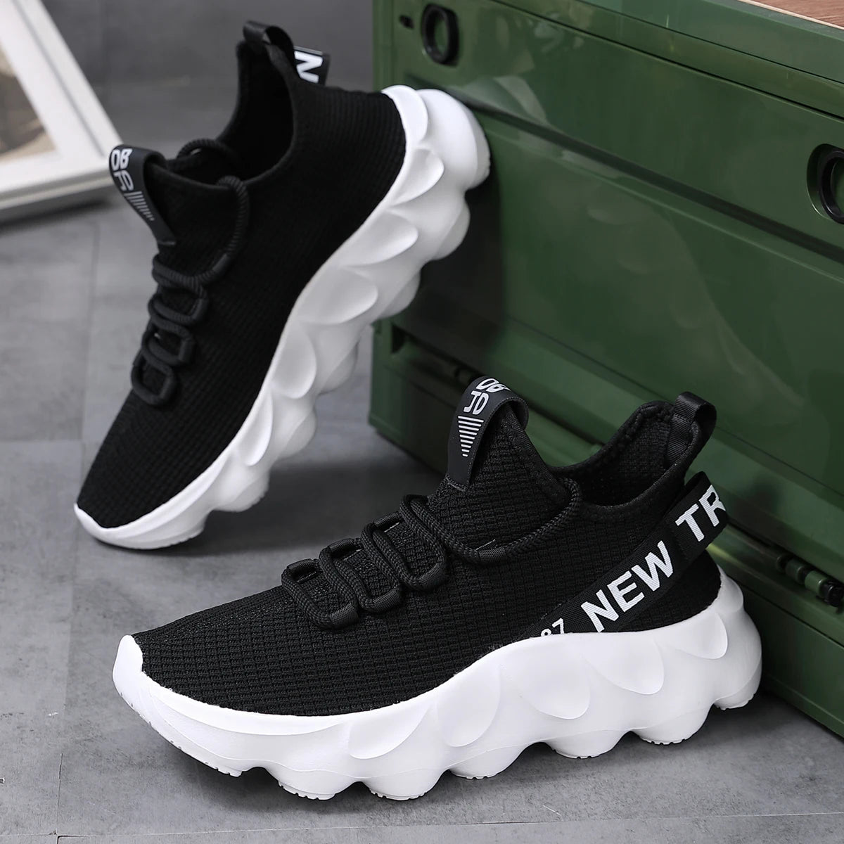 Men's Large Size Casual Sports Shoes for Hiking and Running