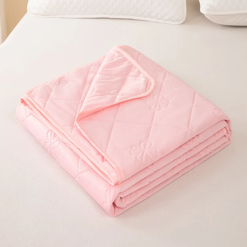 Cooling Silk Summer Quilt, Breathable Polyester Comforter