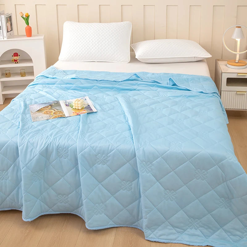 Cooling Silk Summer Quilt, Breathable Polyester Comforter