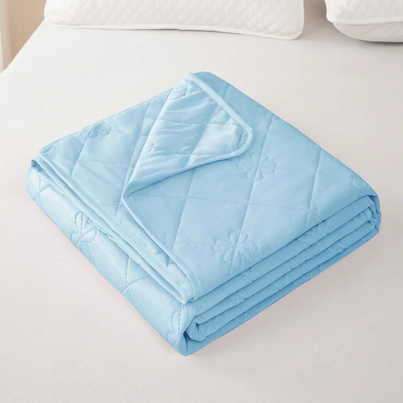 Cooling Silk Summer Quilt, Breathable Polyester Comforter