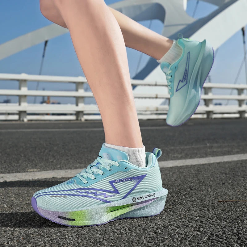 Men's Lightweight Breathable Running Shoes with Carbon Board