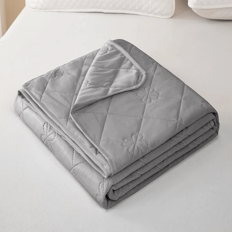Cooling Silk Summer Quilt, Breathable Polyester Comforter