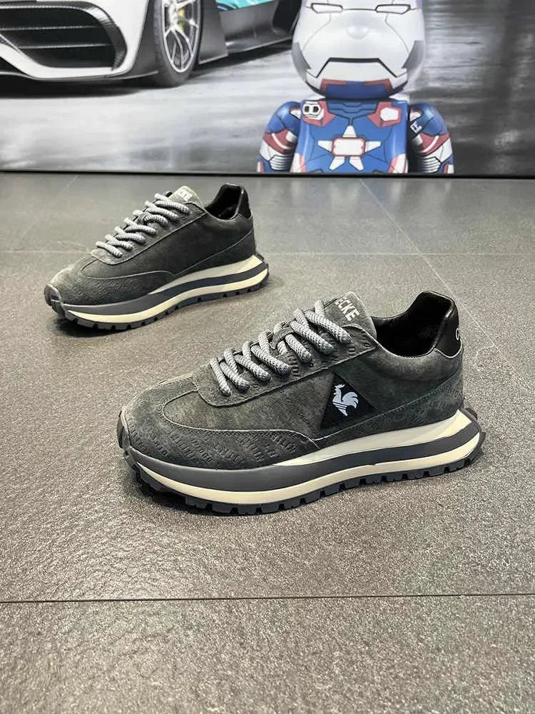 Men's running shoes are light and breathable casual shoes, simple daily men's outdoor leisure sports, new fashion
