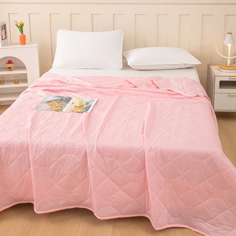 Cooling Silk Summer Quilt, Breathable Polyester Comforter