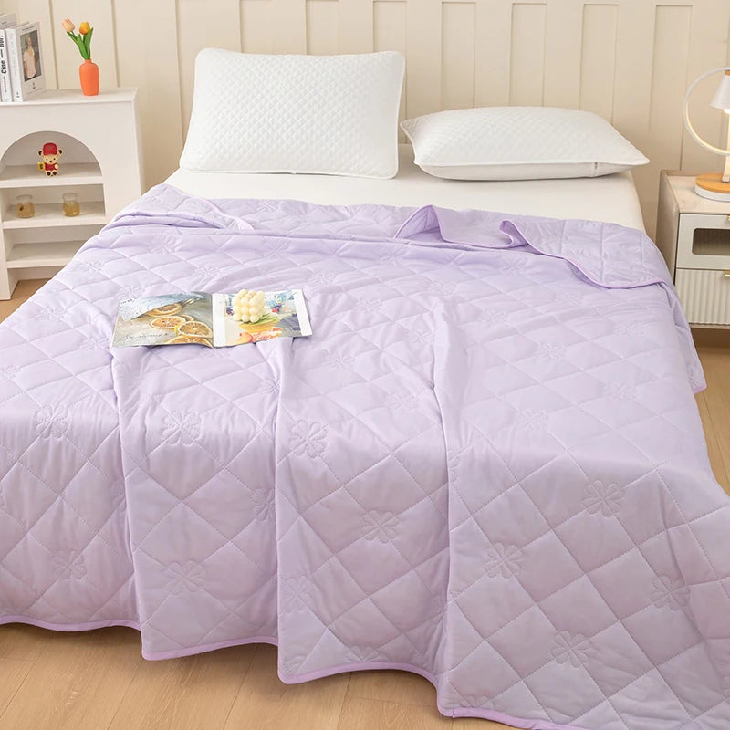 Cooling Silk Summer Quilt, Breathable Polyester Comforter