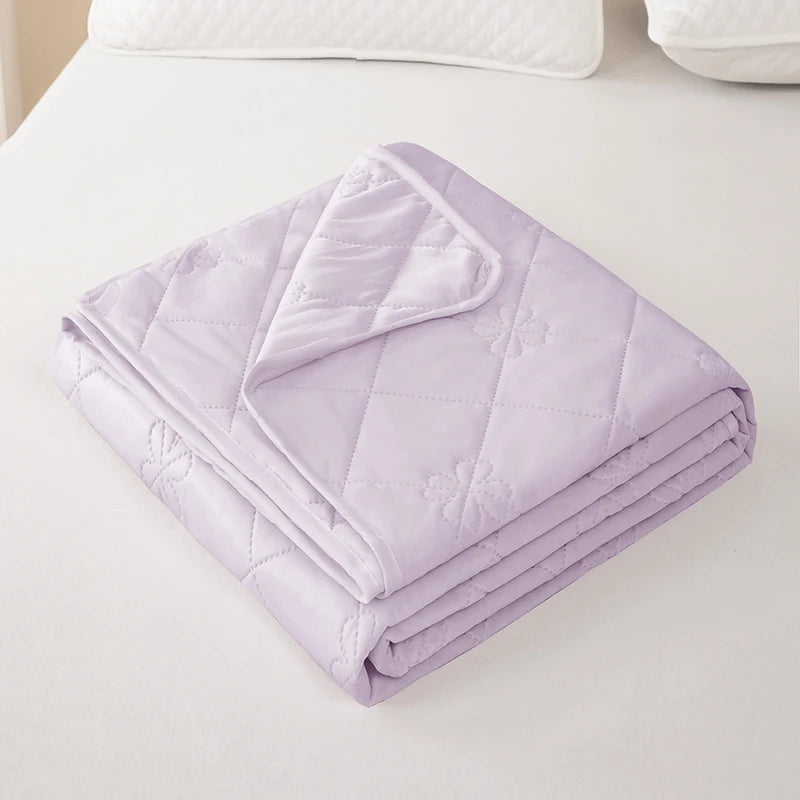 Cooling Silk Summer Quilt, Breathable Polyester Comforter
