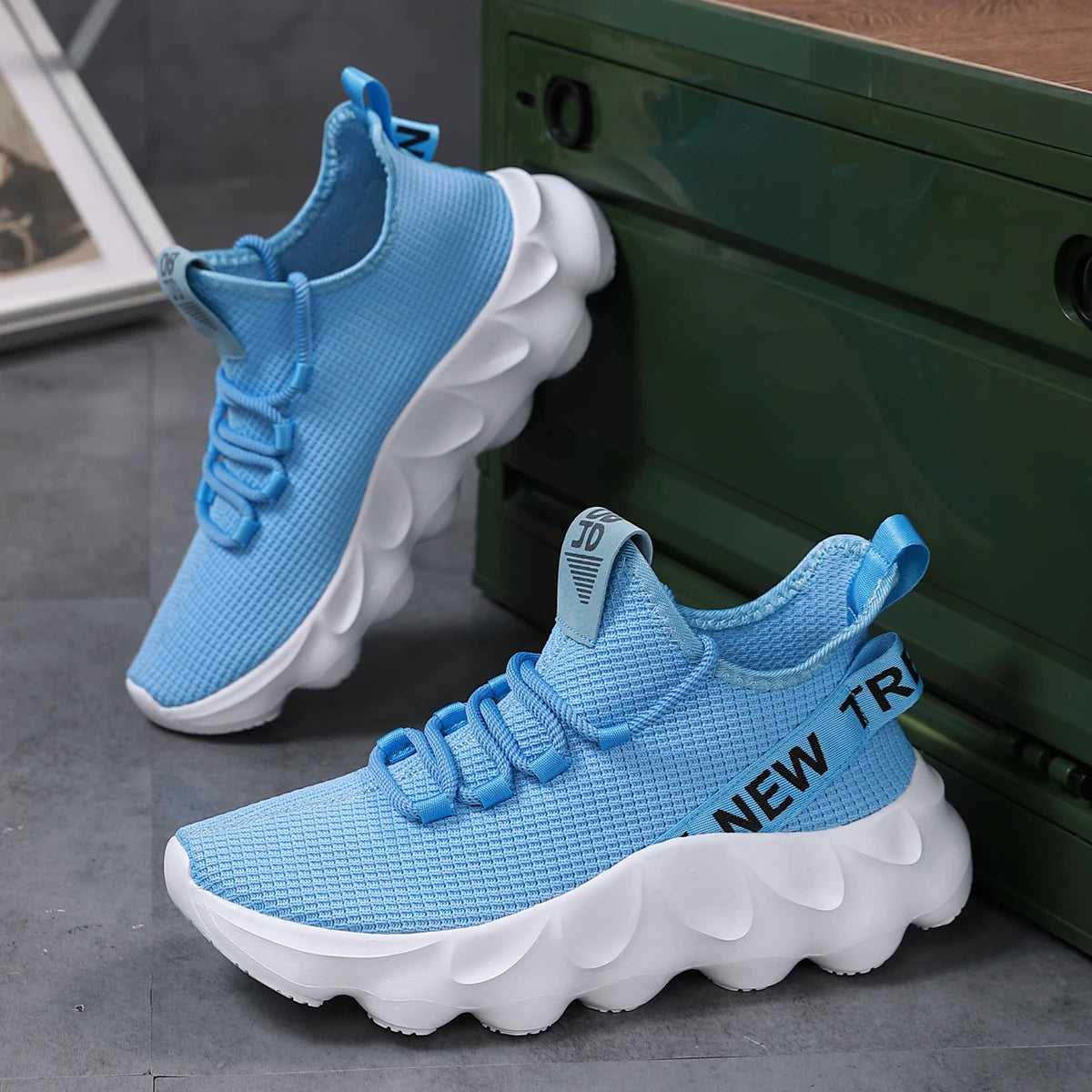 Men's Large Size Casual Sports Shoes for Hiking and Running